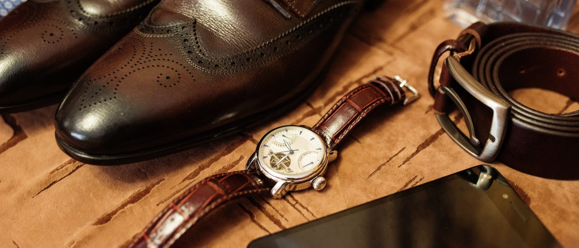 elegant-men-s-wedding-shoes-at-groom-morning-.jpg